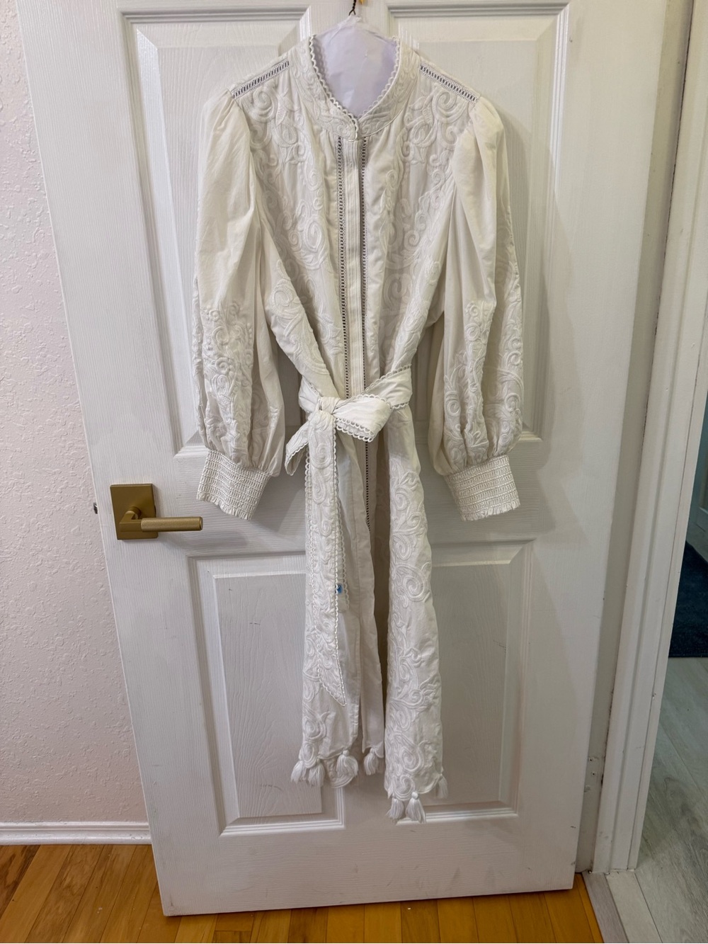 Alice + Olivia White Embroidered Tie-Waist Dress
